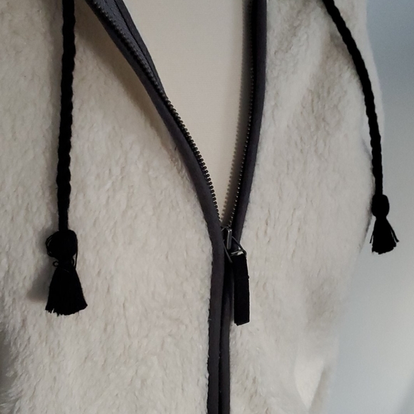 American Eagle Zip-Up - Picture 2 of 4